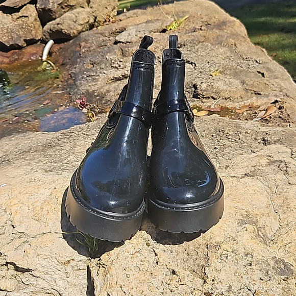 Zodiac Women's Carter Lugged Sole Slip On Booties - Picture 7 of 7